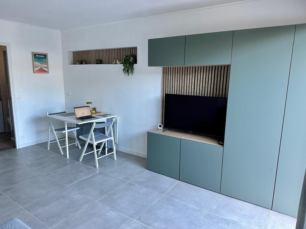 Apartment Face / Centre